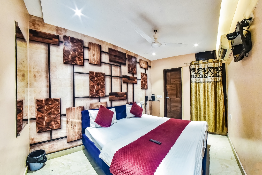 Deluxe Room Hotel Singh International Amritsar